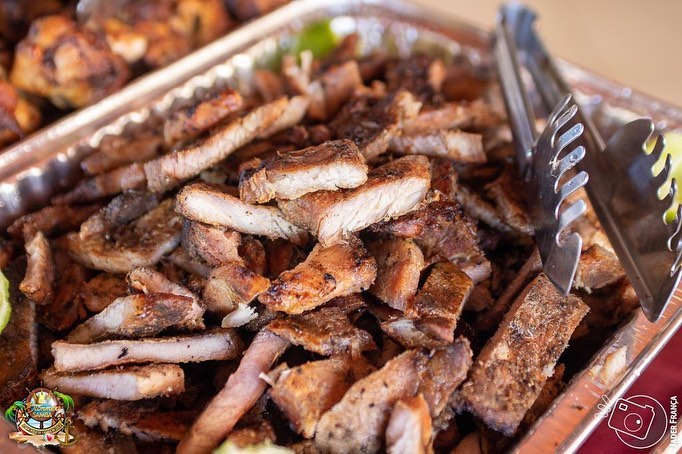 Almoço com samba